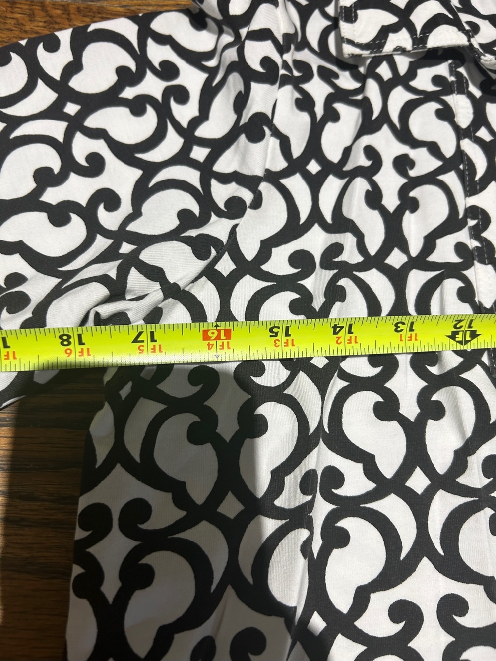 Black & White Patterned Women's Shift Dress - Picture 7 of 9